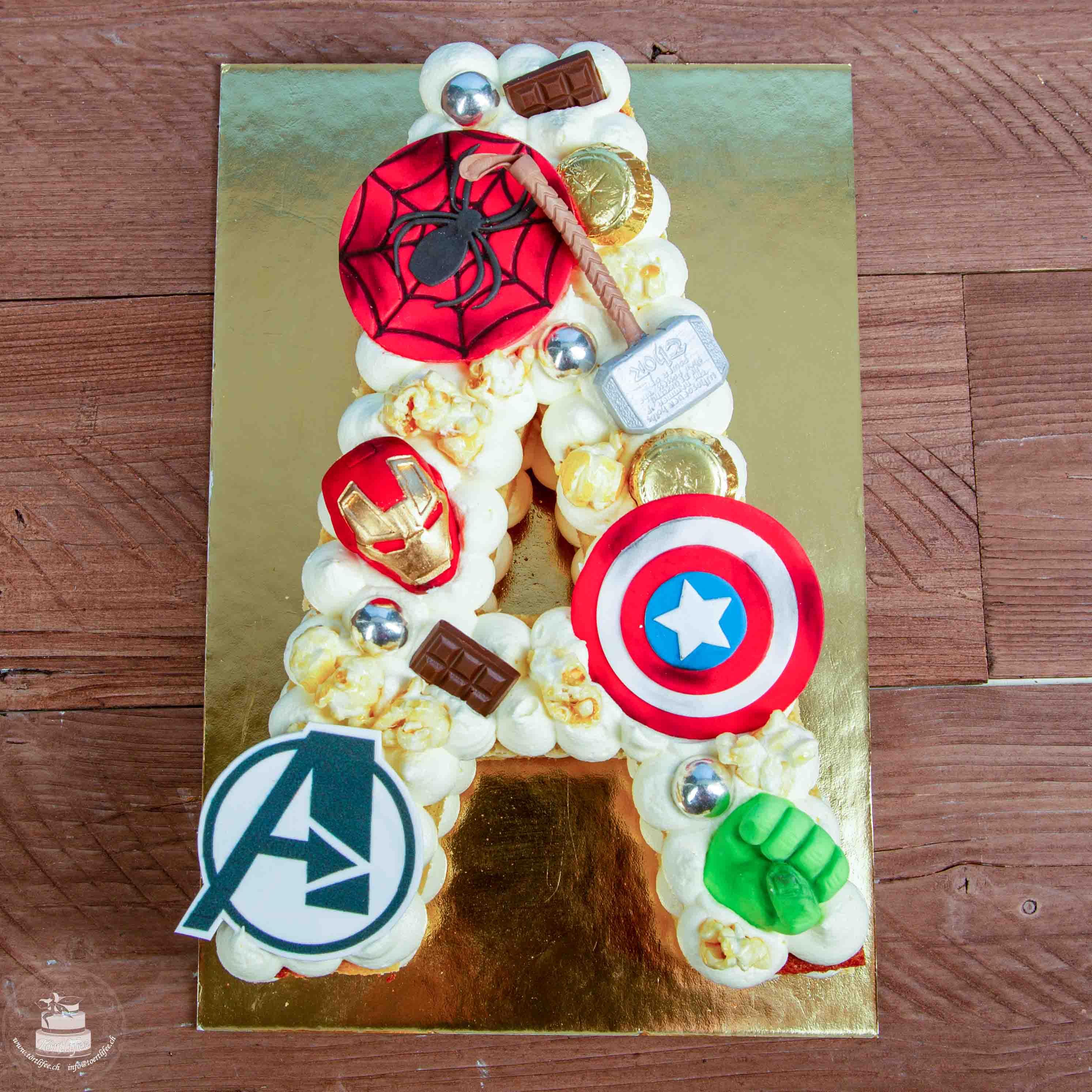 Avengers - Number Cake Avengers - Number Cake