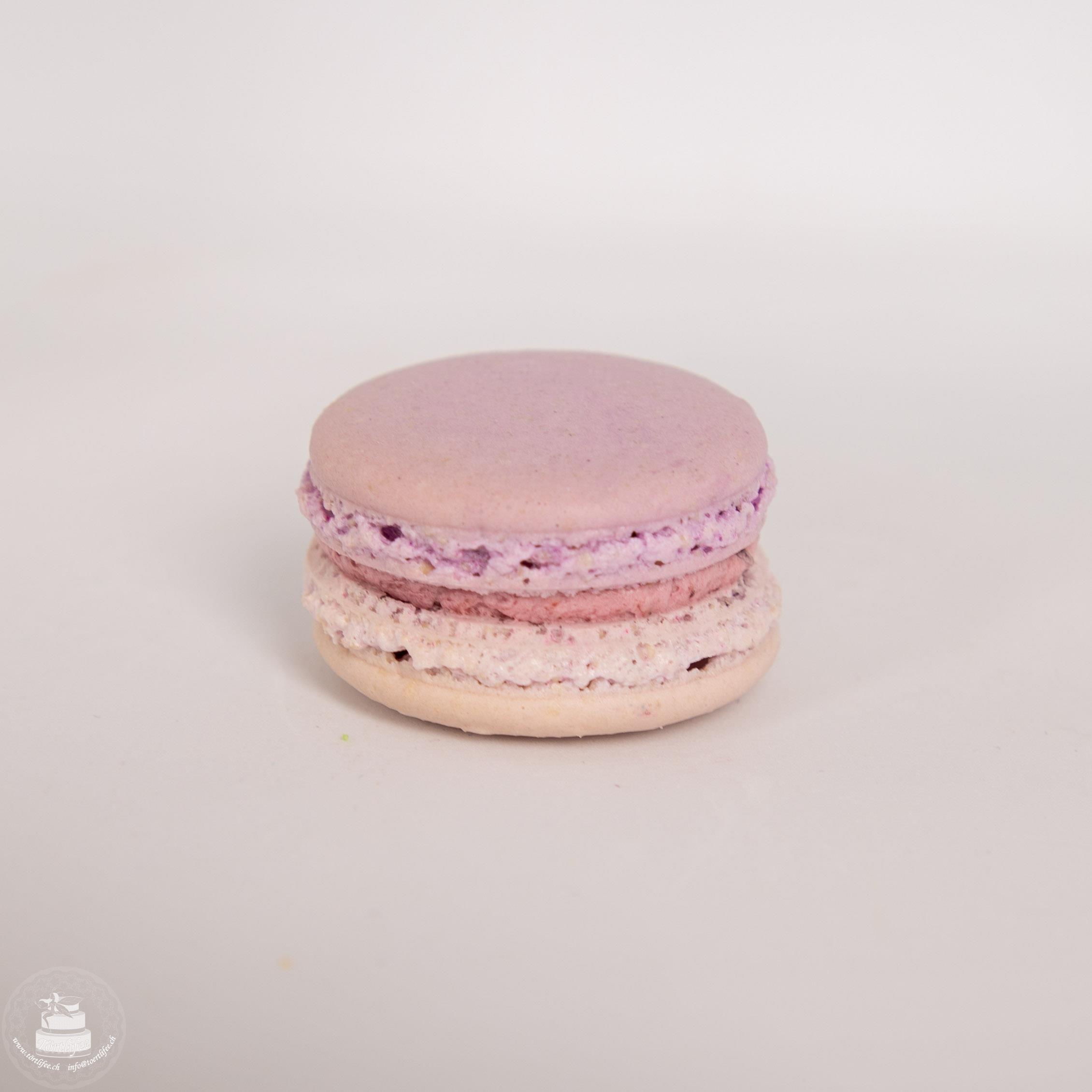 Heidelbeer-Zitrone Macaron