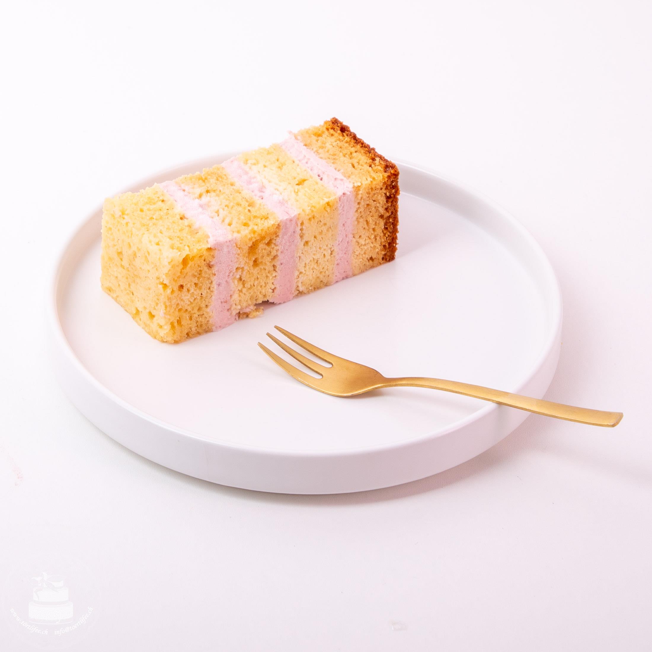 Vanille Biskuit mit Erdbeer-Himbeer Joghurtmousse - Cake Aroma Box